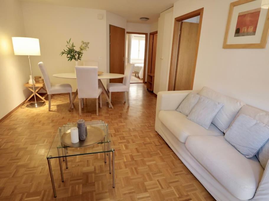 Comfortable, Very Well Located Between Train Station And Lake! Lausanne Exterior foto
